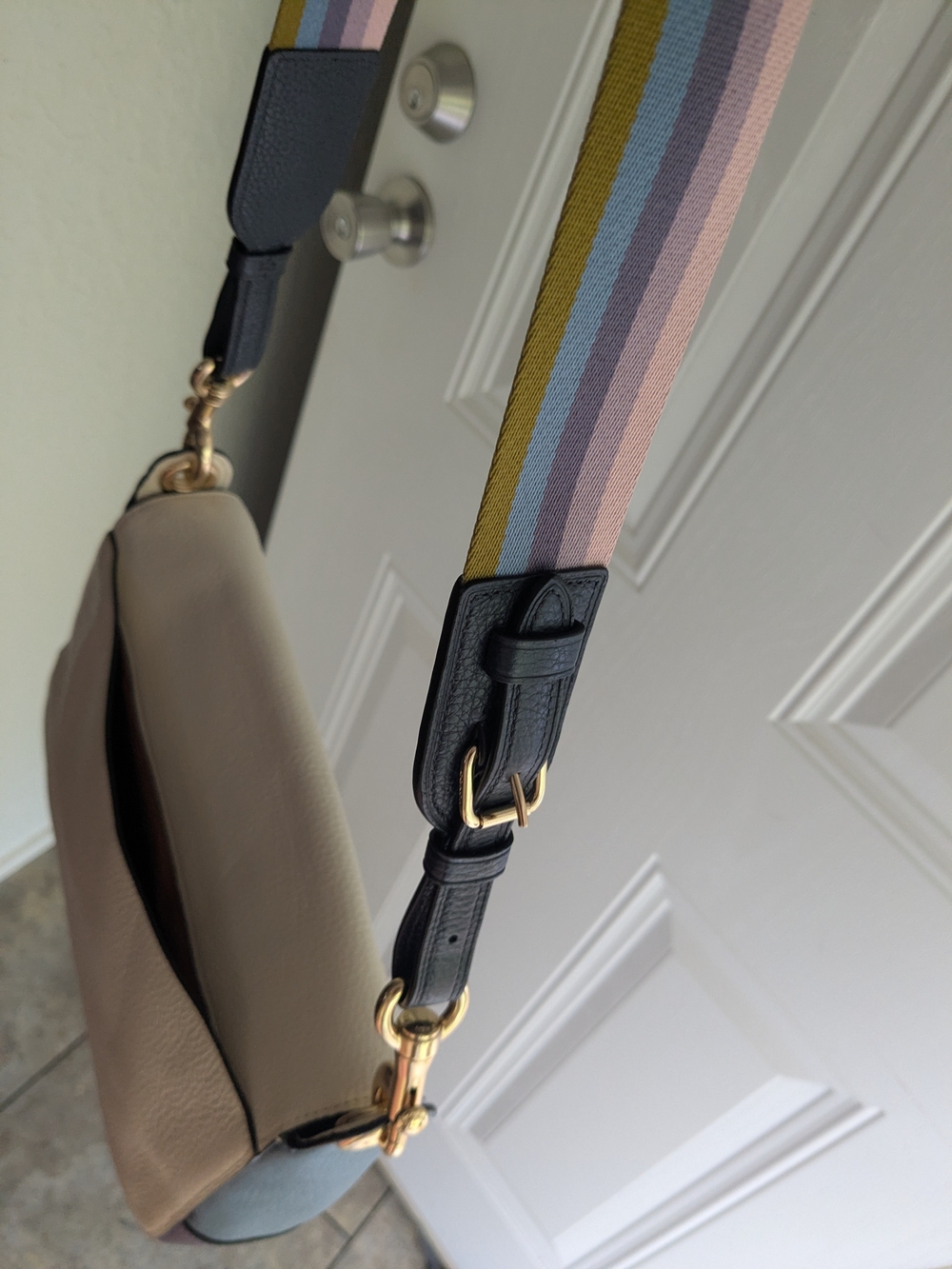 Authentic Coach Jes Messenger In Colorblock - Picture 7 of 12